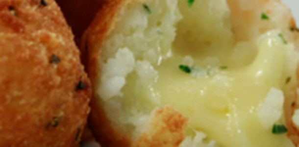 21_00_57_383_receita_bolinhos_de_arroz_com_queijo.jpg