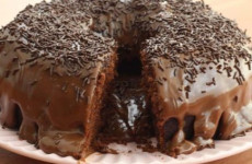 bolo-de-chocolate-molhadinho-11-610x300