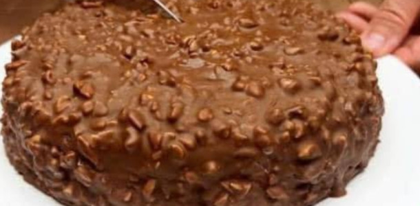 Torta-de-Chocolate-feita-em-15-minutos-Eu-faco-isso-quase-todos-os-dias-610x300